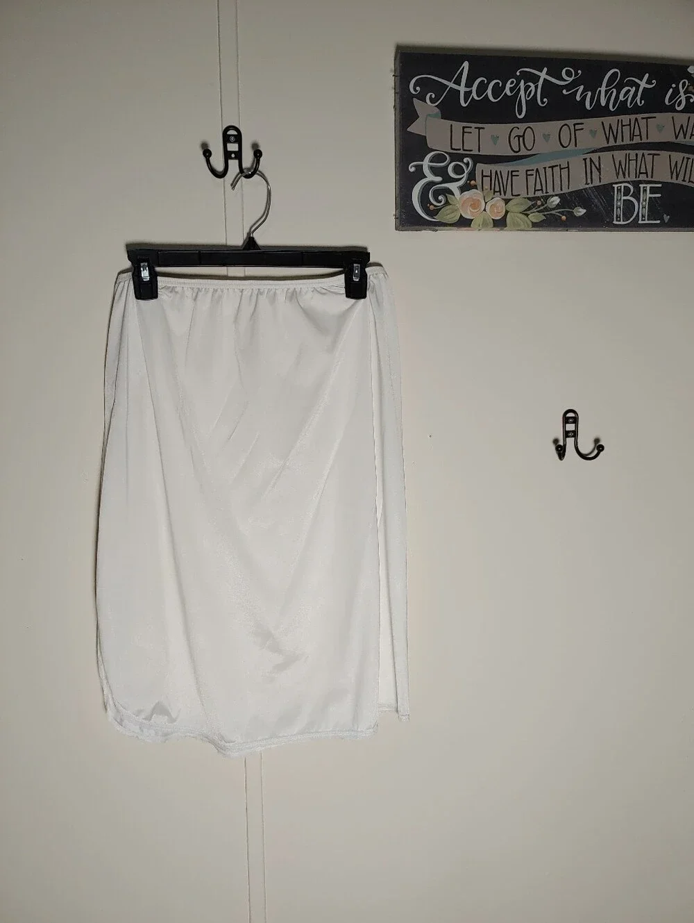 Vanity Fair Med/Large White Half Slip